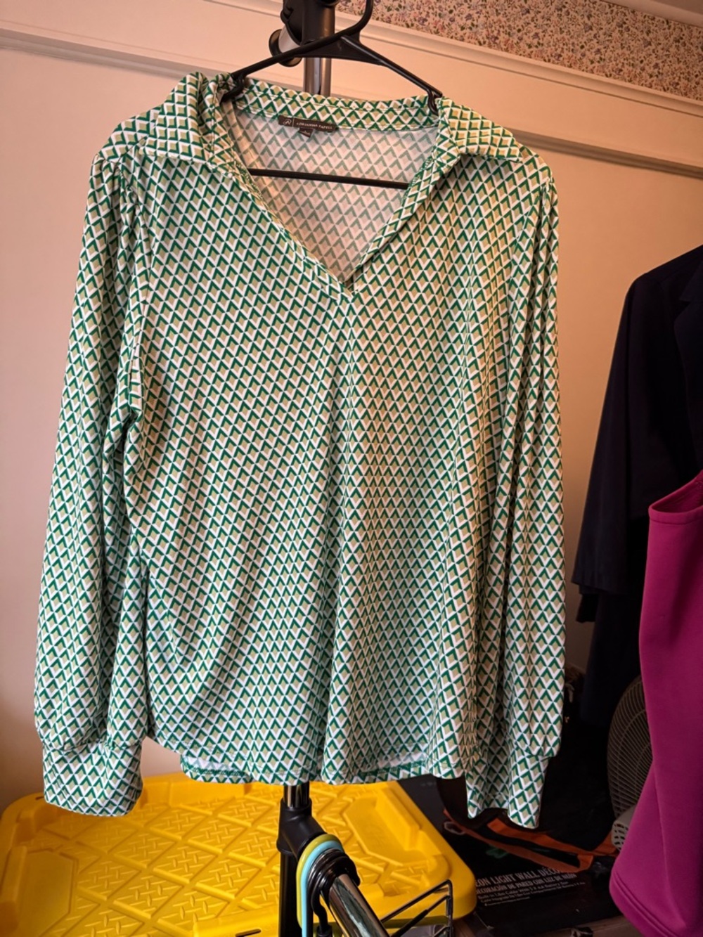 Adrianna Papell Green Geometric Collared V-Neck Blouse